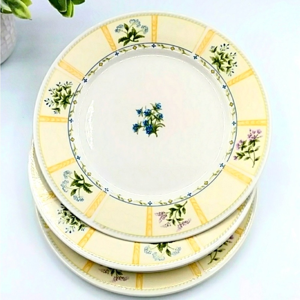 🍭HP! 4 Flowered Bouquet 7.5" plates. Lynns Fine China "Claryssa"